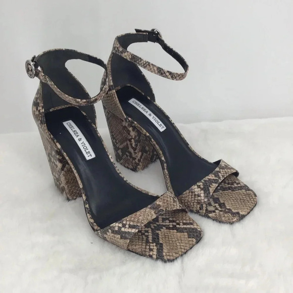 Chelsea & Violet Tara Snake Print Leather Block Heel Sandal NWT Size 5.5 - Picture 3 of 9